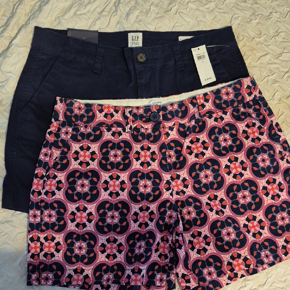 GAP Women's Pink and Navy Patterned Bermudas